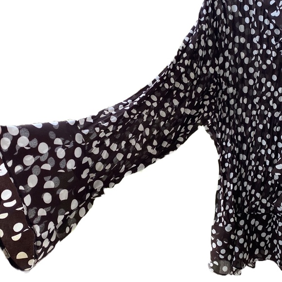 🤎⚪️ Sunny Leigh Macy’s Crinkly Ruffled Trim Button Blouse Brown/White Polka Dot - Picture 9 of 14